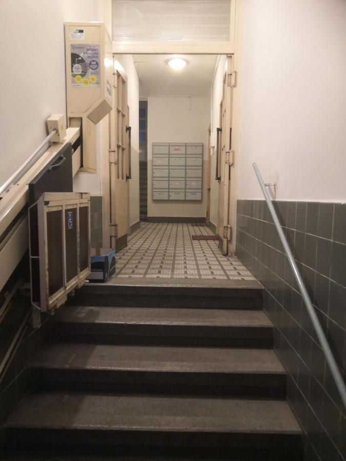 Economy Flat 18 Minutes From Vaclavske Namesti Prag Exterior foto